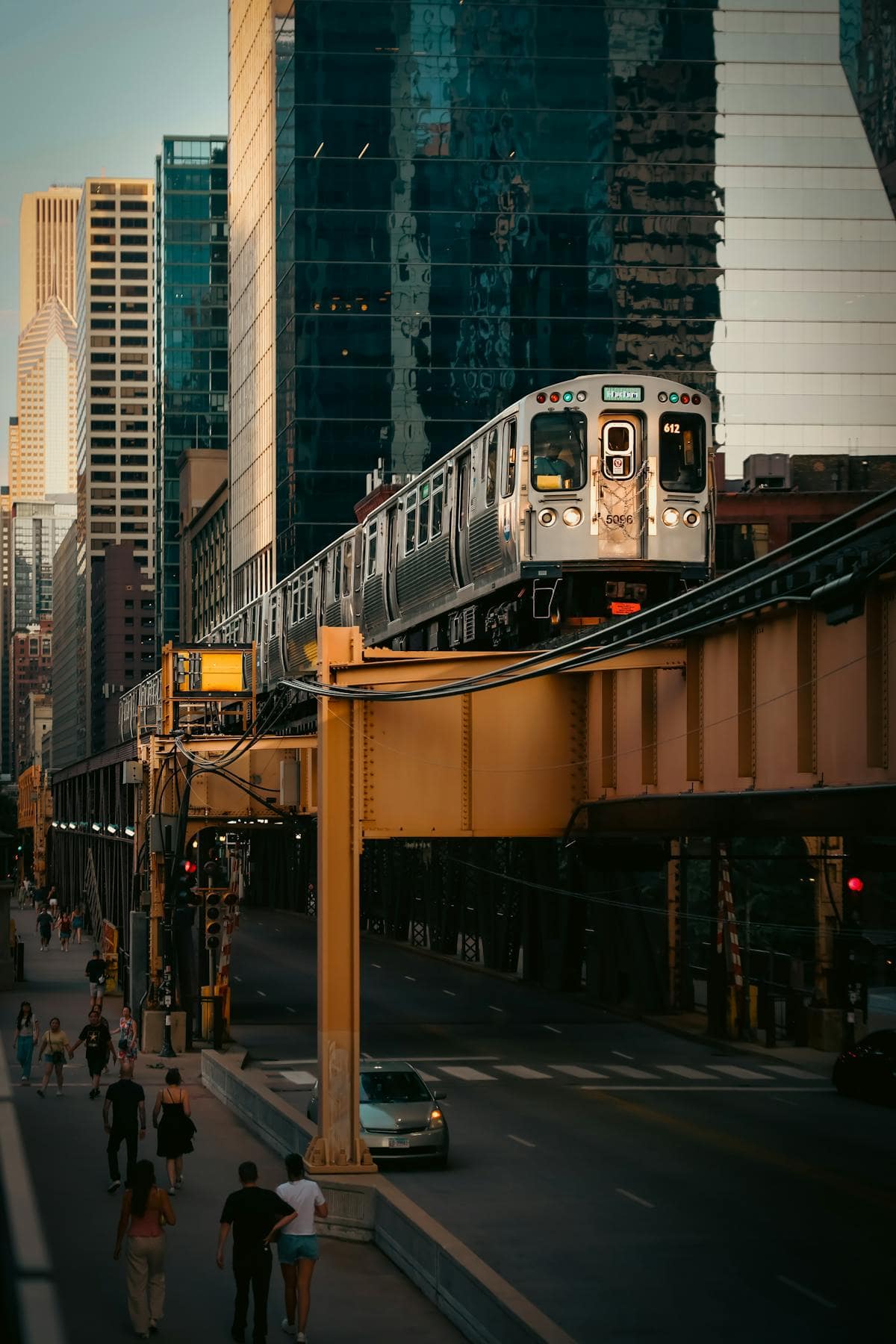 Chicago 'L' elevated railway train passing between city buildings downtown